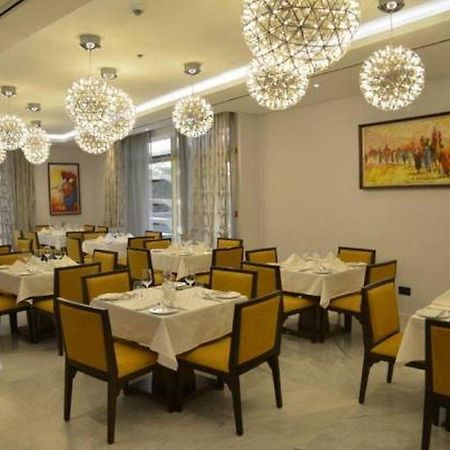 Room In Lodge - The Envoy Hotel And Suites Abuja Eksteriør bilde