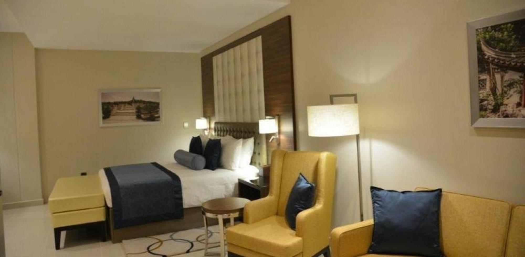 Room In Lodge - The Envoy Hotel And Suites Abuja Eksteriør bilde