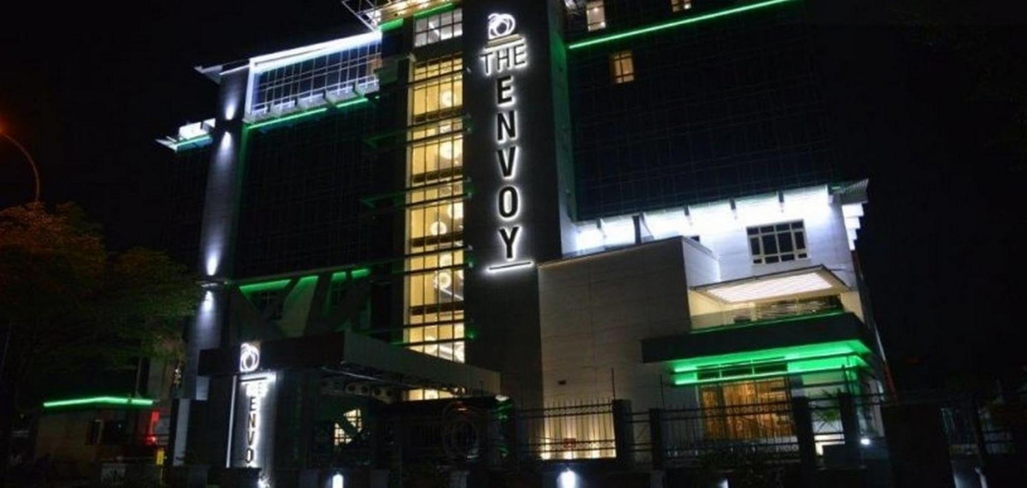 Room In Lodge - The Envoy Hotel And Suites Abuja Eksteriør bilde