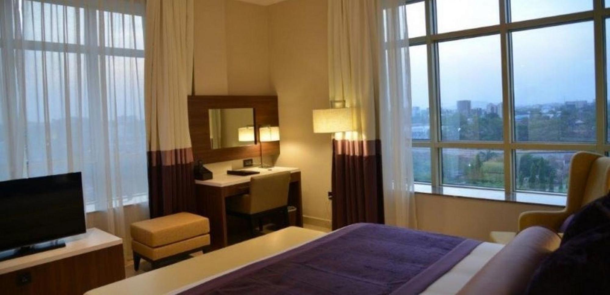 Room In Lodge - The Envoy Hotel And Suites Abuja Eksteriør bilde