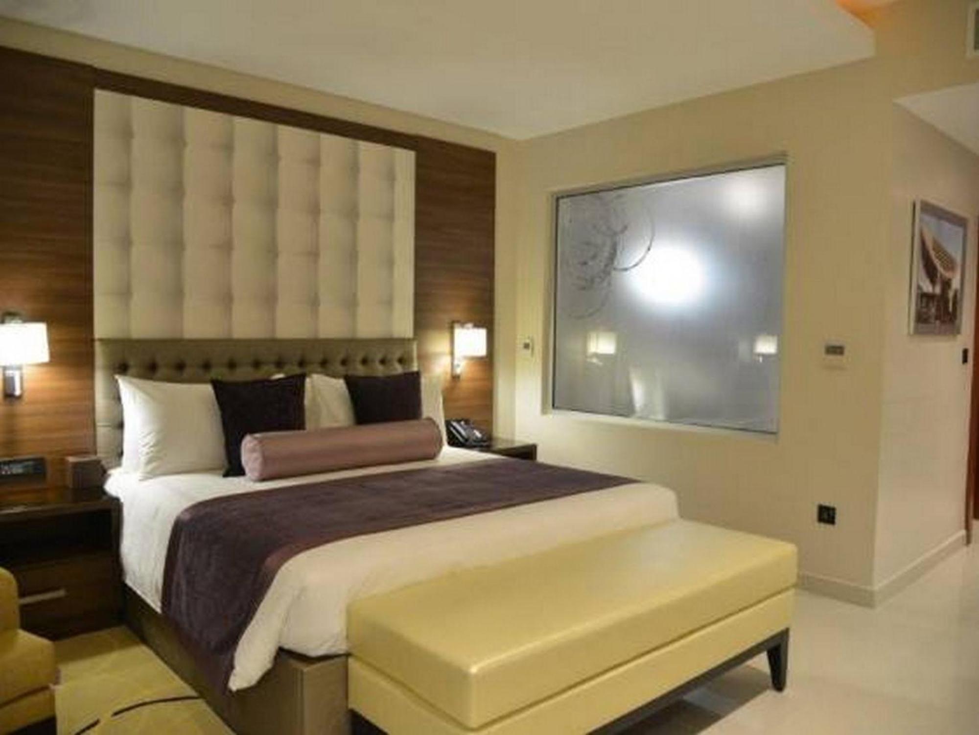 Room In Lodge - The Envoy Hotel And Suites Abuja Eksteriør bilde